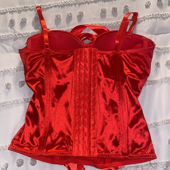 red corset top - Picture 2 of 2
